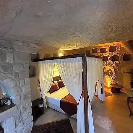 Glamada Cave